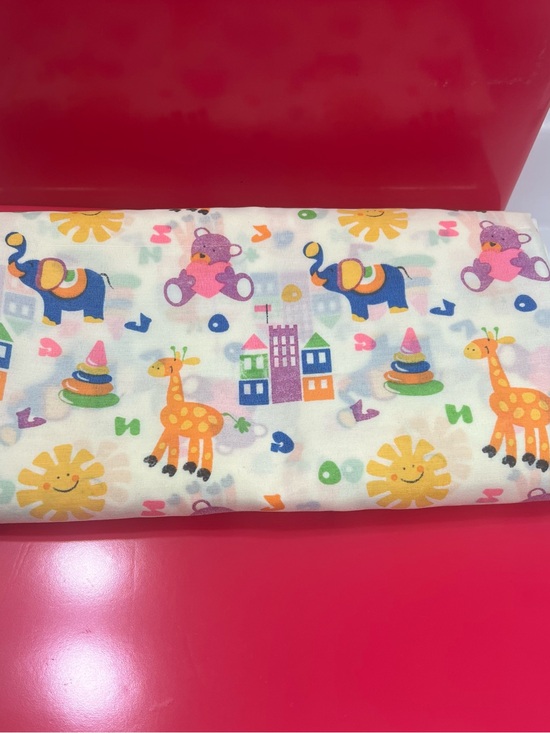 Other - Vintage Fabric Cotton Animal Design 2.75 yards x 46” wide unisex craft quilting